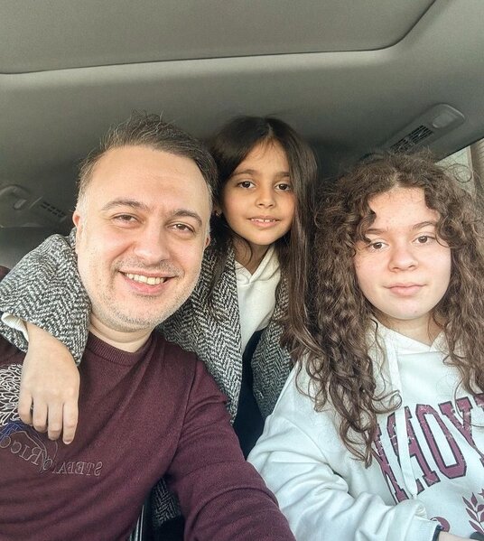 3 evim var idi, qızlarıma hədiyyə etdim' - Hüseyn