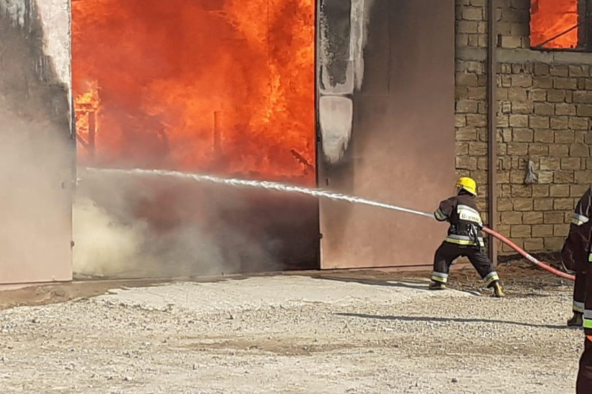 Tikinti materialları bazarındakı yanğın nəticəsində 2 nəfər zəhərlənib