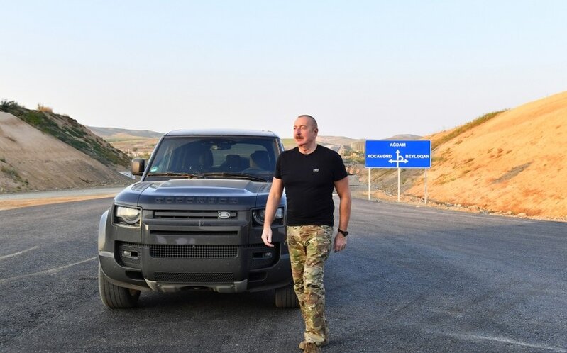 İlham Əliyev Ağdam-Füzuli avtomobil yolunun tikintisi ilə tanış olub
