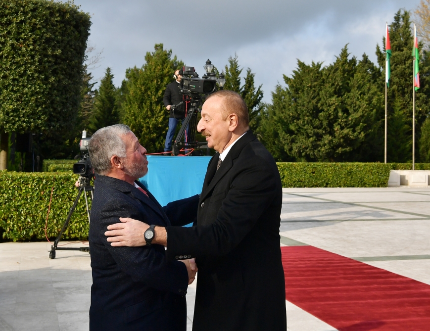 İlham Əliyev İordaniyanın kralını qarşıladı - FOTO