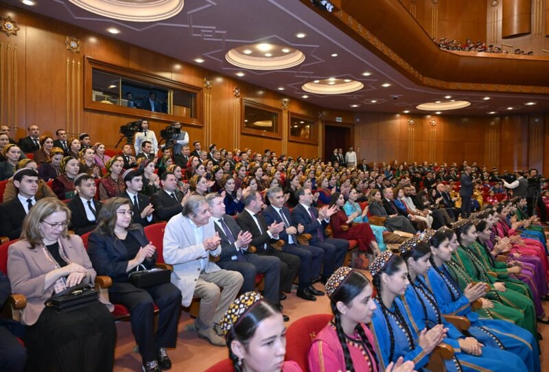 Aşqabadda Türkmənistan Dövlət Simfonik Orkestrinin konserti olub