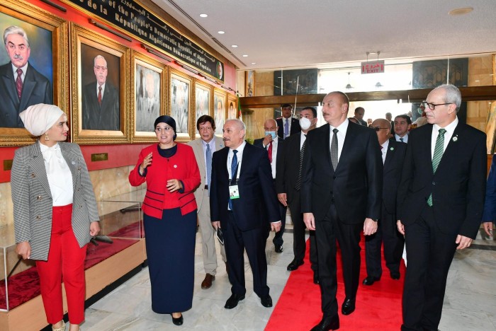 Prezident Əlcəzairdə Şəhidlər abidəsini və Milli Mücahidlər Muzeyini ziyarət etdi - YENİLƏNİB / FOTOLAR