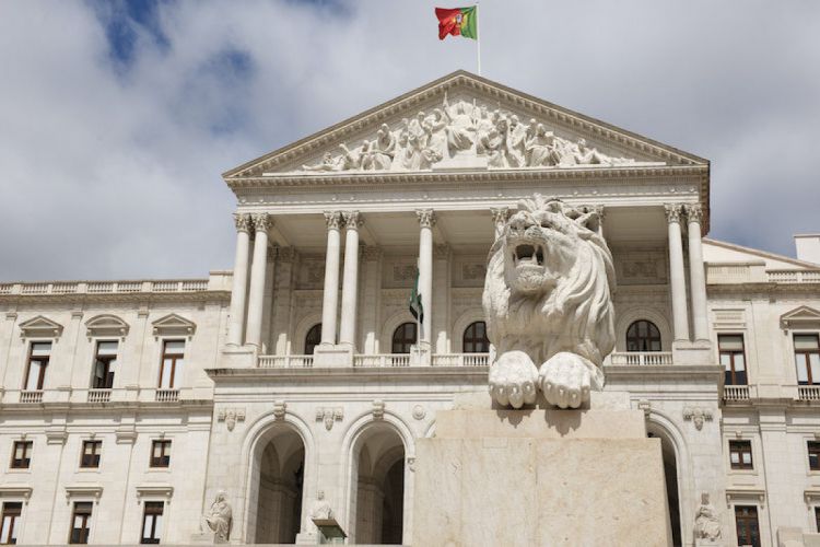Korrupsiya qalmaqalı: Portuqaliya hökuməti istefa verdi