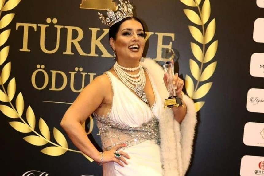 Elza nəvəsinə qudasının adını qoydu