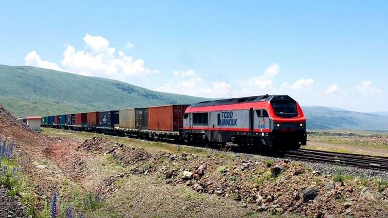Türkiyə ilə Naxçıvan arasındakı dəmir yolunun istifadəyə veriləcəyi tarix açıqlandı