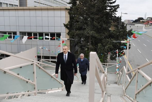 İlham Əliyev Bakı-Sumqayıt yolunun genişləndirilməsi zamanı görülən işlərlə tanış oldu - YENİLƏNİB + VİDEO