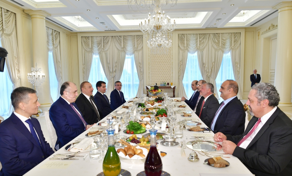 İlham Əliyev İordaniya Kralı II Abdullah ilə işçi nahar edib - FOTO