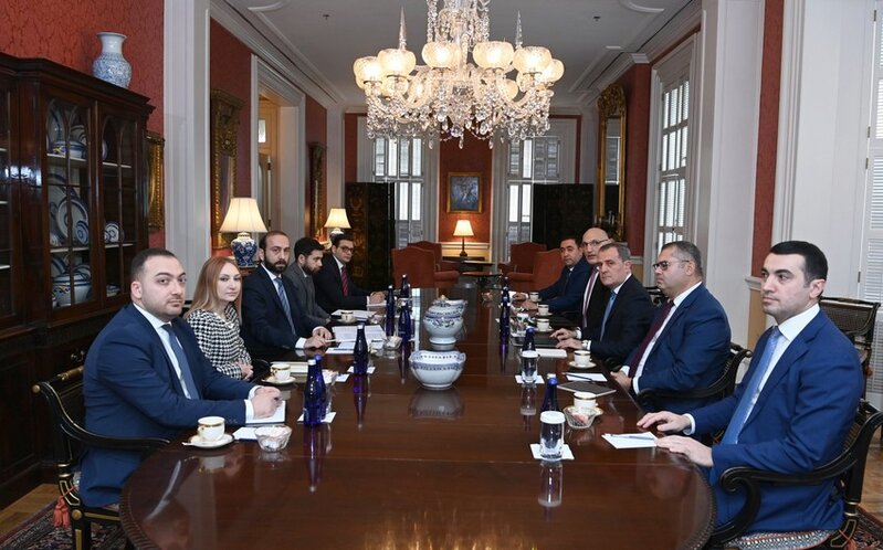 Azərbaycan və Ermənistan XİN başçılarının görüşü başlayıb