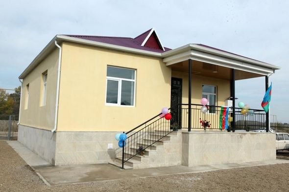 Daha dörd rayonda şəhid ailələrinə və Qarabağ müharibəsi əlillərinə ev verildi - FOTO