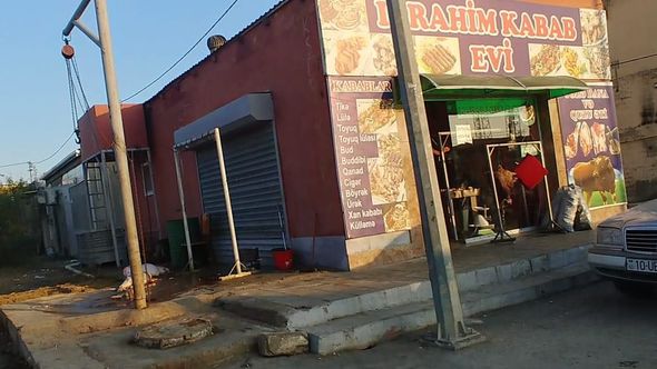 Bakıda daha bir iyrənc mənzərə: Qanunsuz ət kəsiminə niyə göz yumulur? - FOTO
