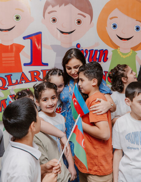 Leyla Əliyeva və Arzu Əliyeva 11 nömrəli inteqrasiya təlimli internat tipli ümumtəhsil məktəbində olublar - FOTO