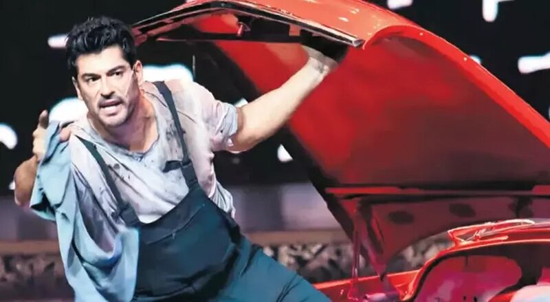 Burak Özçivit Daşkənddə səhnəyə çıxacaq - Biletlər tükəndi