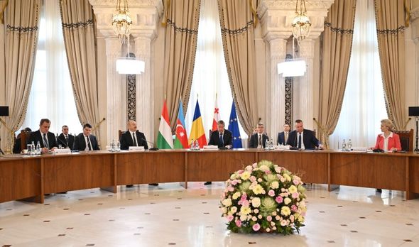 İlham Əliyev Rumıniyada plenar iclasda iştirak etdi - FOTO/VİDEO - YENİLƏNİB
