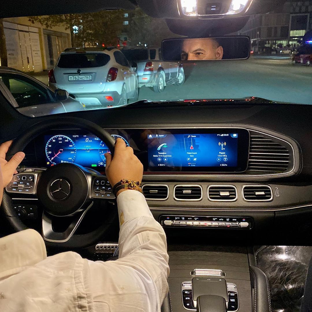 Ədalət Şükürovun dəbdəbəli həyat tərzi, avtomobil kolleksiyası, bahalı nömrələri - FOTO