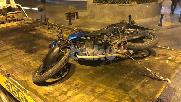 Bakıda avtomobil motosikletlə toqquşub, xəsarət alan var – FOTO/VİDEO