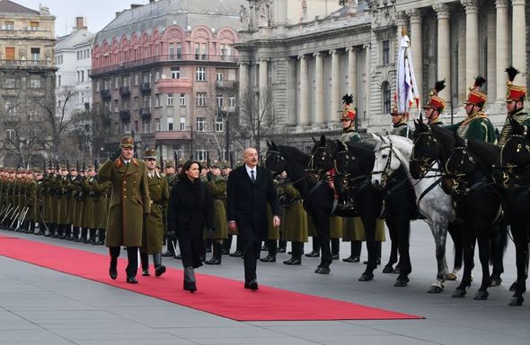 İlham Əliyevin Budapeştdə rəsmi qarşılanma mərasimi oldu - FOTOLAR