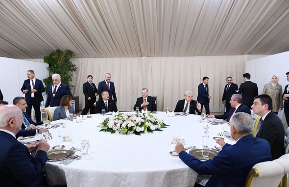 İlham Əliyev TANAP-ın Avropa ilə birləşən hissəsinin açılış mərasimindən sonra verilən ziyafətdə - FOTO