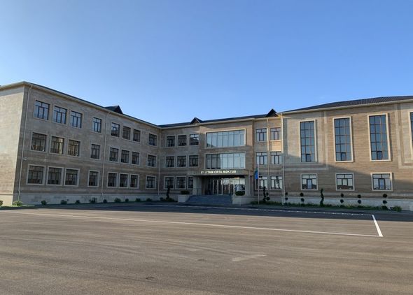 İlham Əliyev və Mehriban Əliyeva Bakıda yeni məktəbin açılışında - FOTO