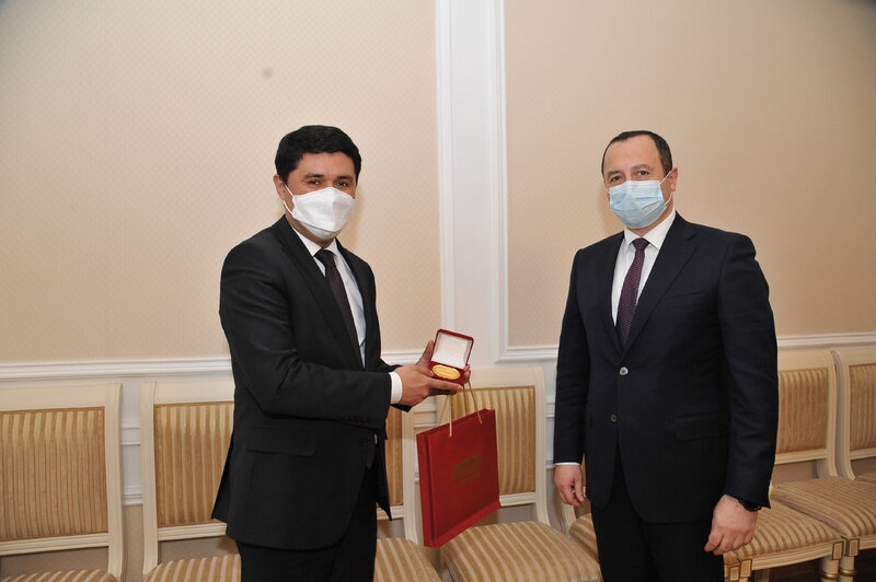 Çingiz Əsgərov Özbəkistanın Korrupsiyaya Qarşı Mübarizə Agentliyinin nümayəndə heyəti ilə görüşüb – FOTO 