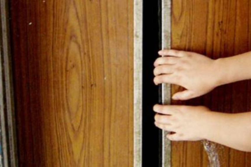 Liftdə köməksiz qalanlar xilas edildi