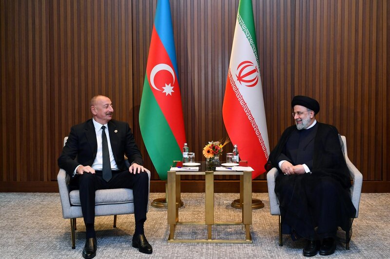 İlham Əliyev Seyid İbrahim Rəisi ilə görüşdü