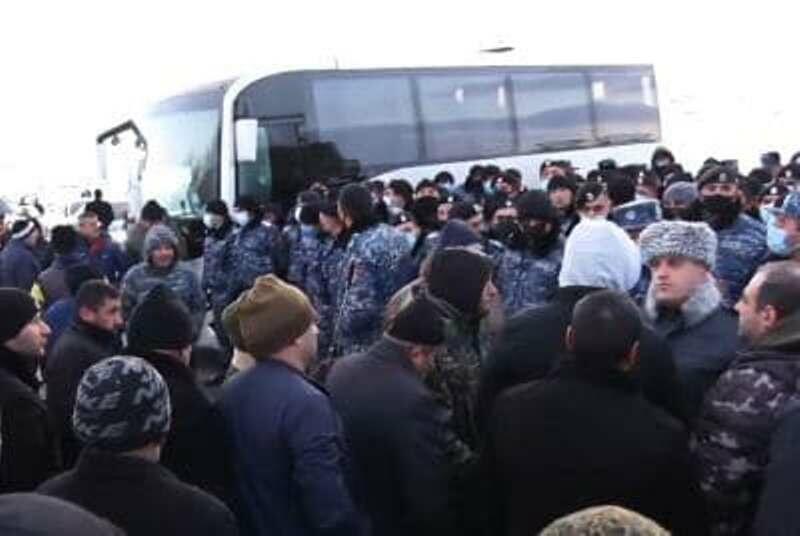 Gorusda toqquşmalar başladı: Polis zor tətbiq edir - VİDEO