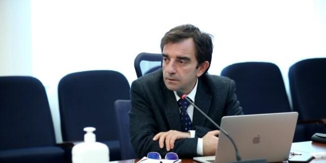 Türk professor koronavirusu izolyasiya etməyi bacardı