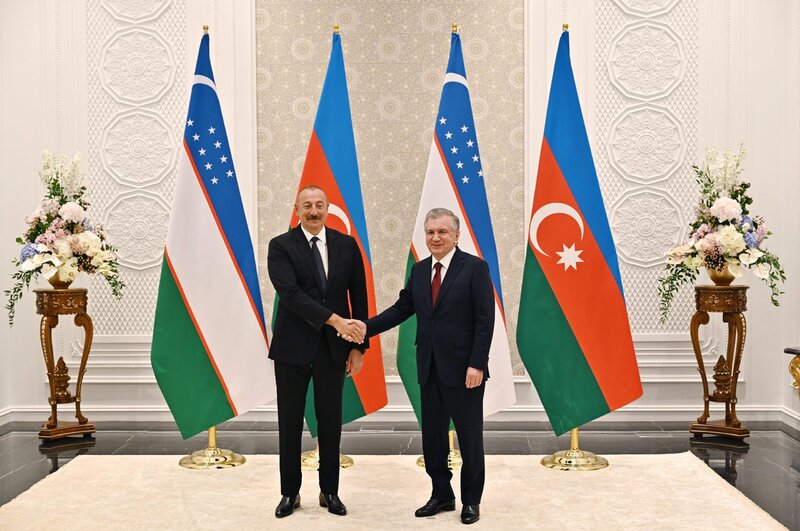Şavkat Mirziyoyev İlham Əliyevə zəng etdi