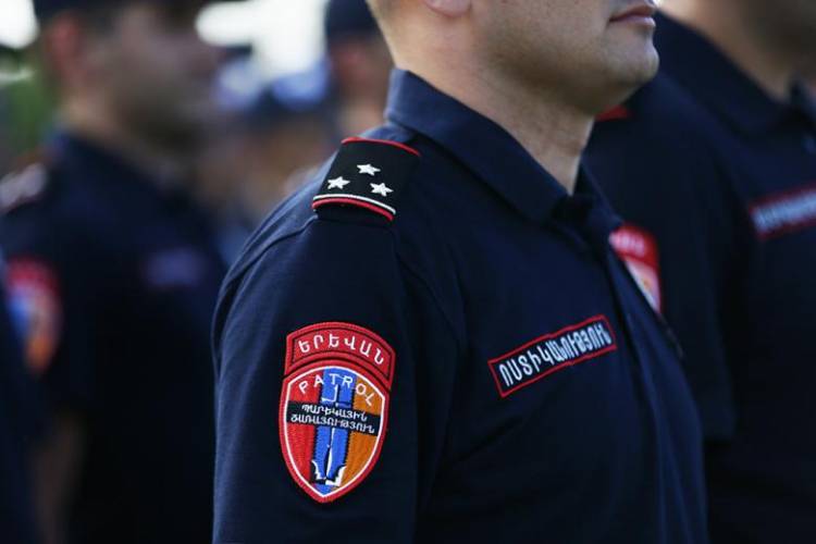 Erməni polis patrulu oğurluq edərkən YAXALANDI