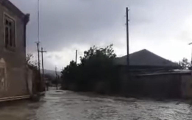 Qərb bölgəsində leysan: elektrik verilməsi dayandırıldı