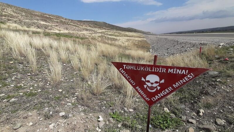 İki hərbçimiz minaya düşdü 