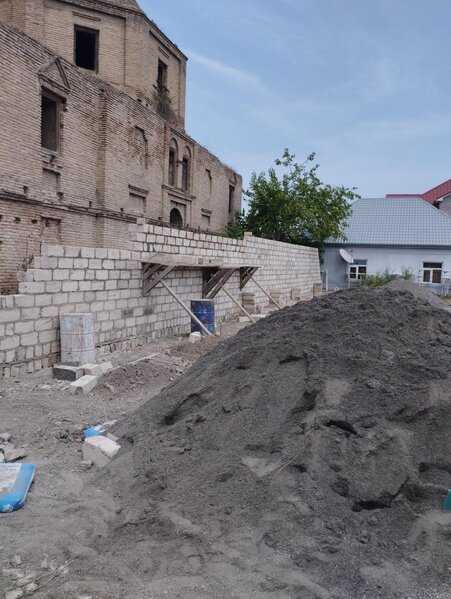 Abidənin yanında qanunsuz tikintinin qarşısı alındı - FOTO