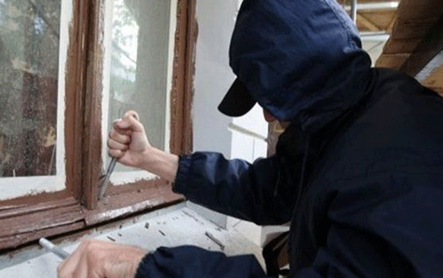 Bakıda evdən 25 min dollar OĞURLANDI