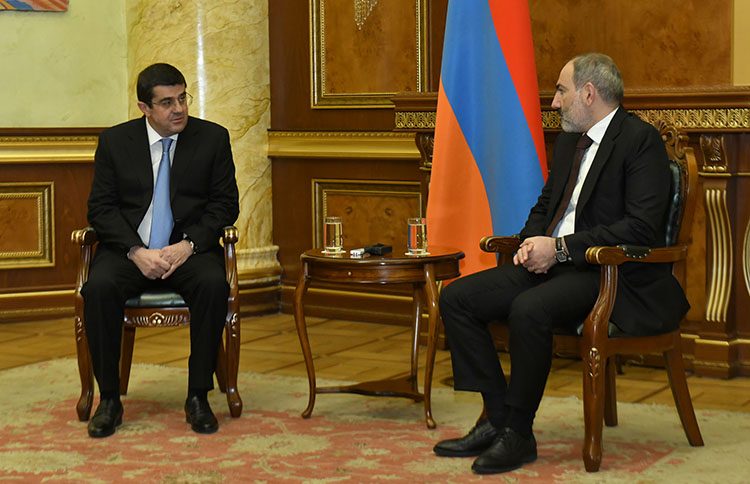 Nikol Putinə Araikin xahişi ilə zəng edibmiş
