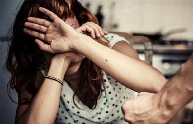 Qısqanc kişi keçmiş arvadına xəsarət yetirdi - TƏFƏRRÜAT