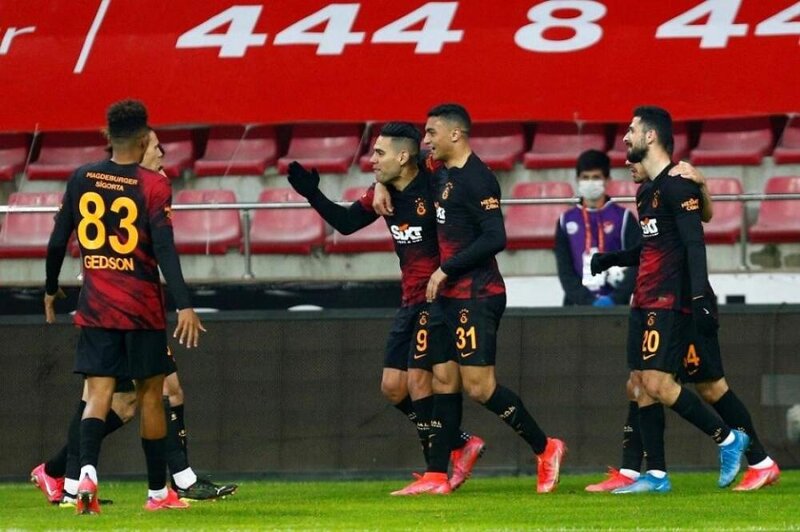 "Qalatasaray" "Kayserispor"un qapısından üç cavabsız top keçirdi