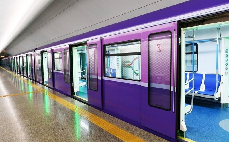 Bakı metrosunda qatarın qapılarına müdaxilə olundu