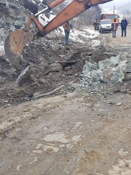 Gəncə-Daşkəsən yoluna qaya parçası düşüb - FOTO
