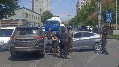 Ermənistan müdafiə nazirinin mühafizəçiləri yol qəzası keçirdi