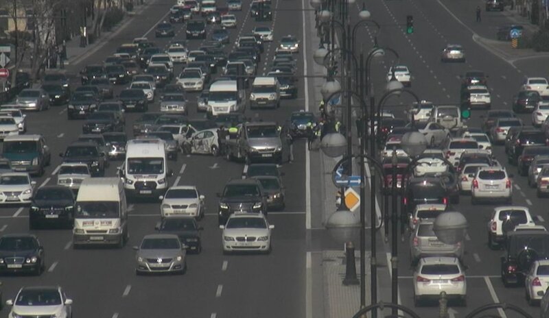 Bakıda yol qəzası tıxaca səbəb oldu - FOTO