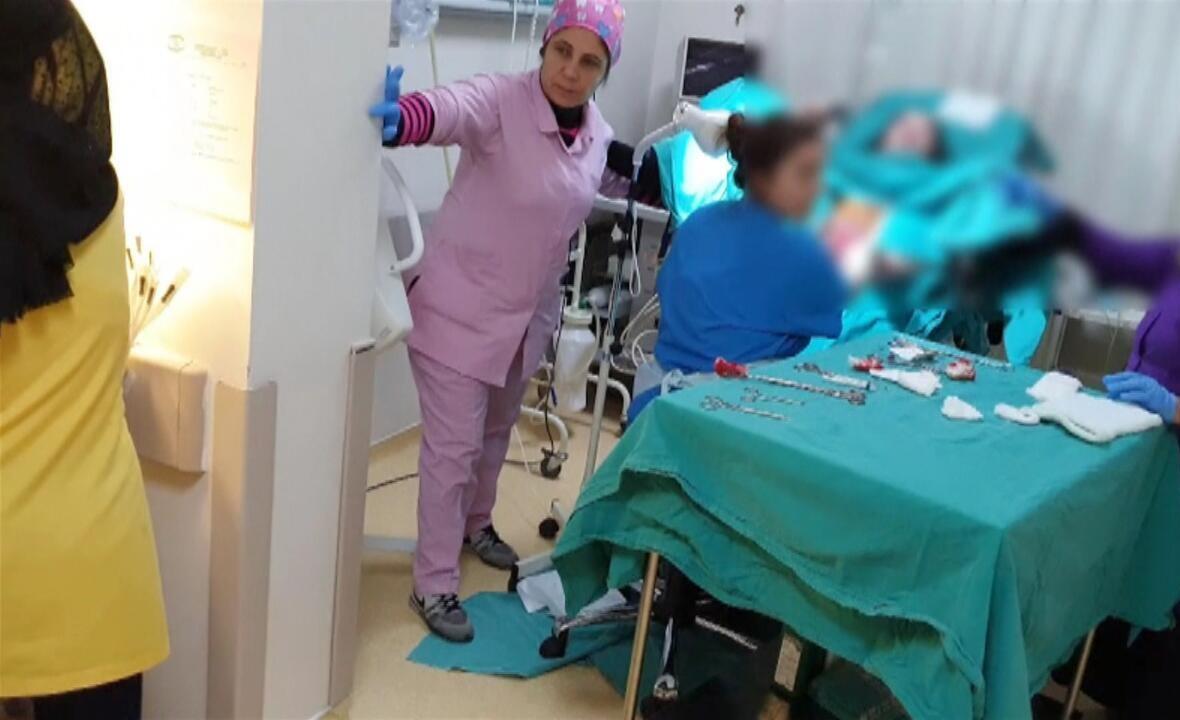 Güclü zəlzələyə doğum zamanı yaxalandılar - Həkimlər görün nə etdi (VİDEO)