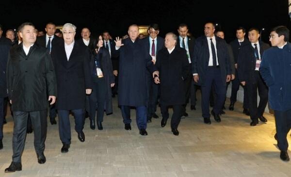 Səmərqənddə liderlərin şərəfinə şam yeməyi təşkil edildi