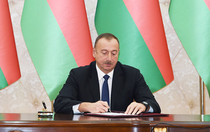 Prezident Ədliyyə Nazirliyinin əməkdaşlarını TƏLTİF ETDİ