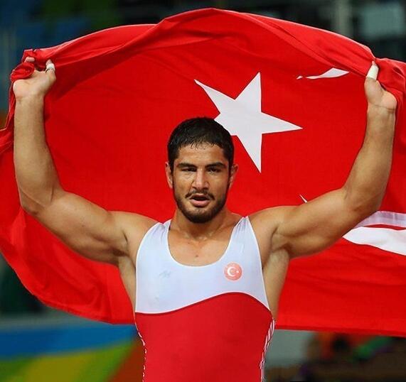 Olimpiya çempionuna nazirlikdə YÜKSƏK VƏZİFƏ verildi