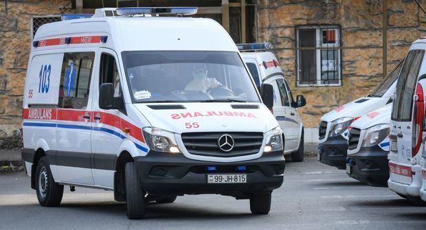 Azərbaycanda təcili tibbi yardım maşını qəzaya düşdü