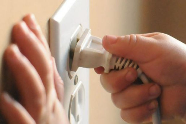 Şəmkirdə 13 yaşlı uşağı elektrik cərəyanı vurdu