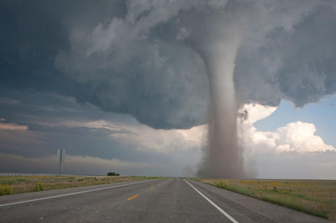 Rusiyada güclü tornado kafeni DAĞITDI - ANBAAN VİDEO