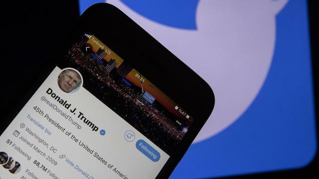 "Twitter" Trampın hesabını BLOKLADI