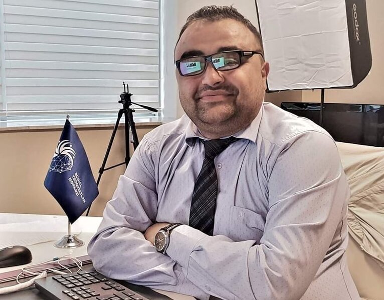 Politoloq: 