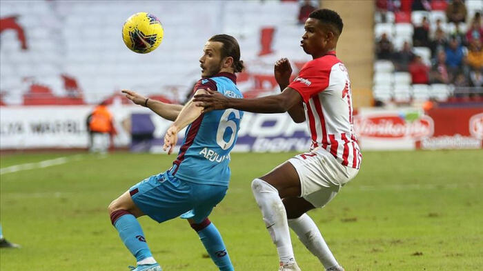 "Trabzonspor"dan heç-heçə, "Başakşəhər" xal itirdi